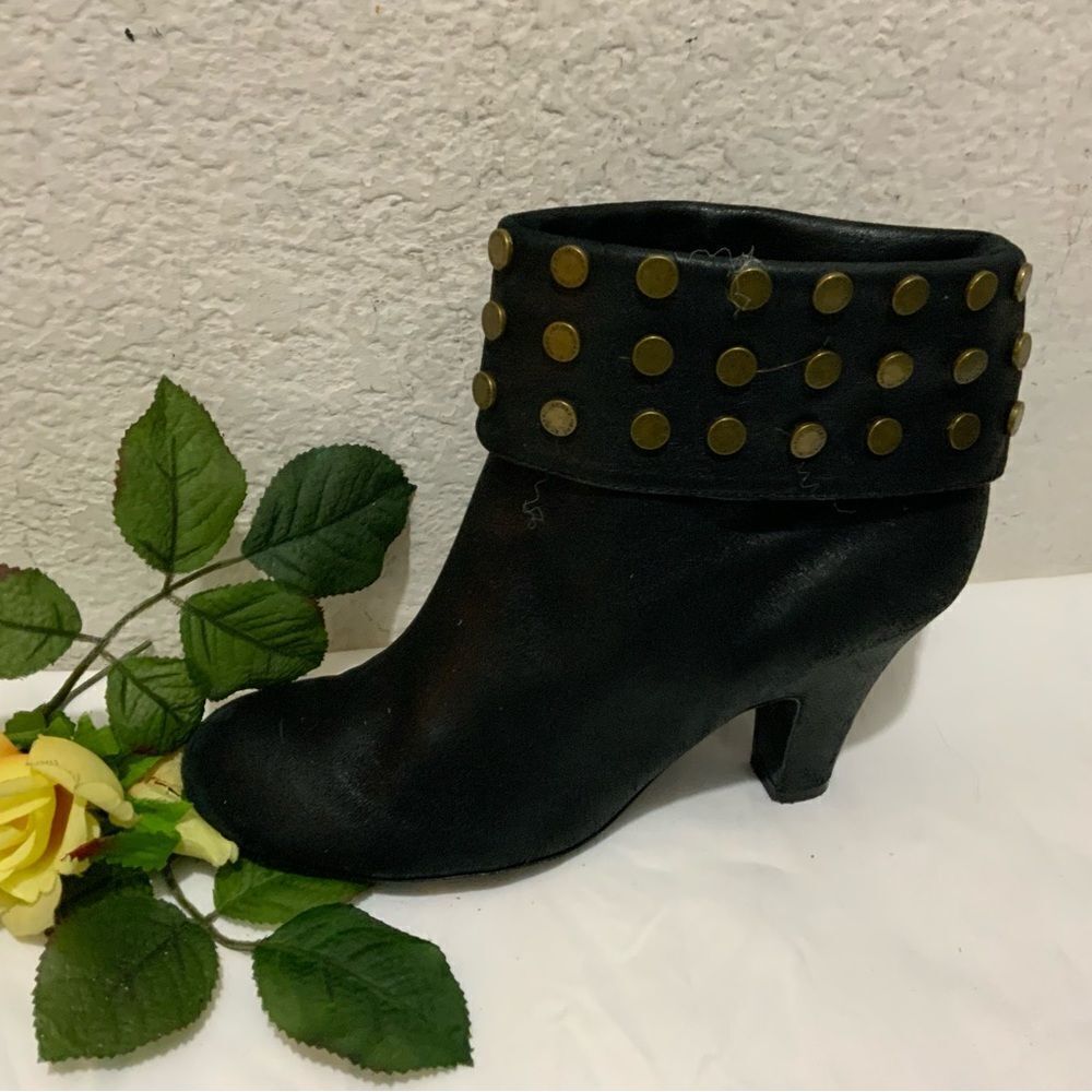 Marc Jacobs Studded Leather Ankle Booties Black Leather women’s 38.5 Heel